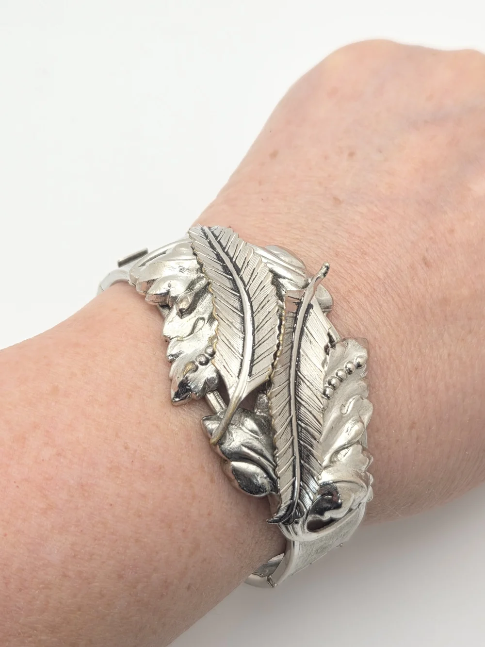 Vintage Silver Tone MCM Leaf & Feather Hinged Bangle Bracelet - Textured